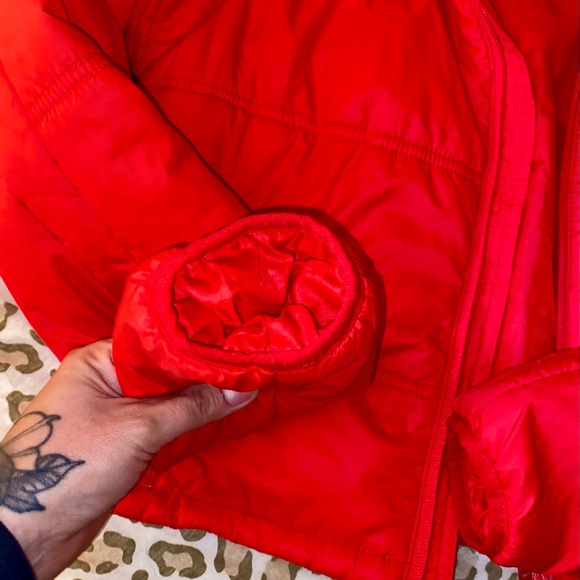 Puma cropped womens hooded bomber puffer winter jacket S RED RARE - Picture 5 of 5